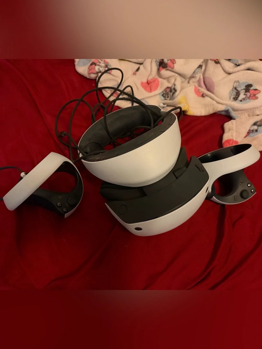 White PC/Console VR Headset with Dual Controllers - Immersive Gaming